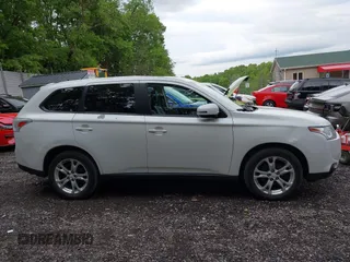 2014 Mitsubishi Outlander SE z VIN JA4AD3A37EZ015188, wystawiony jako IAAI lot #42281043 z przebiegiem 116 876 mil mil oraz . Historia ofert i sprzedaży dostępna na DreamBid. Obrazek 13.