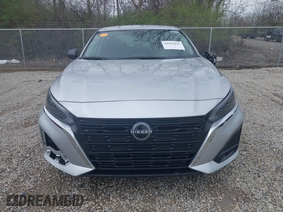 2024 Nissan Altima 2.5 SV with VIN 1N4BL4DV3RN392135, listed as a IAAI auction lot 41951145 with 32,521 mi miles. Bid and sale history available at carsss.com. Image 12.