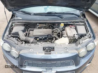 2015 Chevrolet Sonic LTZ z VIN 1G1JE6SB1F4202251, wystawiony jako IAAI lot #42225269 z przebiegiem 91 669 mil mil oraz . Historia ofert i sprzedaży dostępna na DreamBid. Obrazek 10.