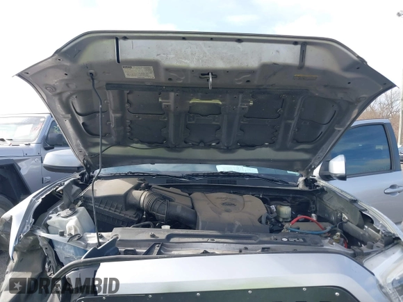 2018 Toyota Tacoma SR5 with VIN 5TFAZ5CN6JX057889, listed as a IAAI auction lot 41449604 with 114,888 mi miles and . Bid and sale history available at DreamBid. Image 10.