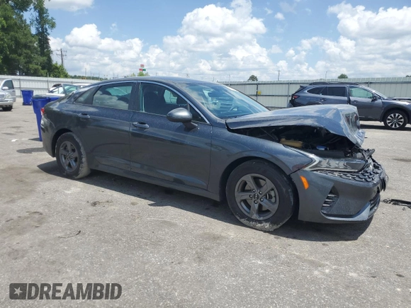 2023 Kia K5 LXS z VIN 5XXG14J21PG213387, wystawiony jako Copart lot #57720055 z przebiegiem 24 559 mil mil oraz Szkoda całkowita • Salvage title. Historia ofert i sprzedaży dostępna na DreamBid. Obrazek 4.