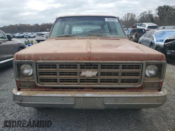 1977 Chevrolet Suburban z VIN CCL167F144344, wystawiony jako Copart lot #78394504 z przebiegiem 73 322 mil mil oraz Szkoda całkowita • Salvage title. Historia ofert i sprzedaży dostępna na DreamBid. Obrazek 5.