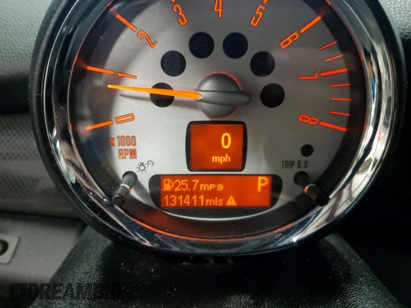 2013 MINI Hardtop S with VIN WMWSV3C53DT390693, listed as a Copart auction lot 44827925 with 131,411 mi miles and Salvage Title. Bid and sale history available at DreamBid. Image 9.