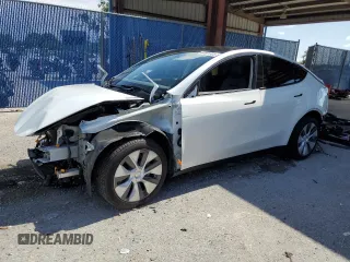 2024 Tesla Model Y Long Range with VIN 7SAYGDEEXRA288960, listed as a Copart auction lot 60801525 with 18,942 mi miles and Salvage title. Bid and sale history available at DreamBid. Image 1.