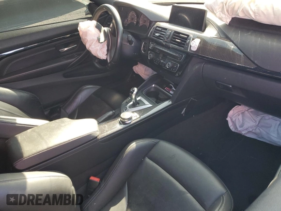 2018 BMW M4 z VIN WBS4Y9C50JAA85547, wystawiony jako Copart lot #45412975 z przebiegiem Nie podano mil oraz Szkoda całkowita • Salvage title. Historia ofert i sprzedaży dostępna na DreamBid. Obrazek 8.