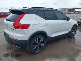 2019 Volvo XC40 R-Design with VIN YV4162UM6K2085605, listed as a IAAI auction lot 42365891 with 92,370 mi miles and . Bid and sale history available at DreamBid. Image 4.