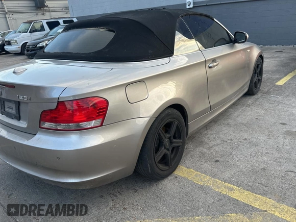 2011 BMW 1 Series 128i with VIN WBAUL7C53BVM80806, listed as a Copart auction lot 53925745 with 118,193 mi miles and Clean Title. Bid and sale history available at carsss.com. Image 4.