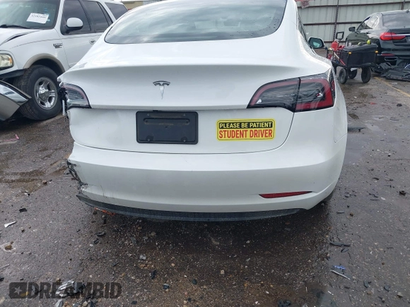 2023 Tesla Model 3 z VIN 5YJ3E1EA0PF511158, wystawiony jako IAAI lot #42210455 z przebiegiem 22 291 mil mil oraz . Historia ofert i sprzedaży dostępna na DreamBid. Obrazek 16.