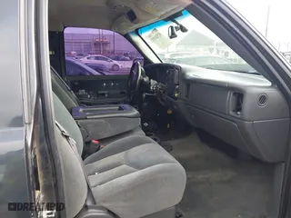 2004 Chevrolet Silverado 1500 LS with VIN 2GCEC19V341215206, listed as a IAAI auction lot 41926192 with 1 mi miles. Bid and sale history available at carsss.com. Image 5.