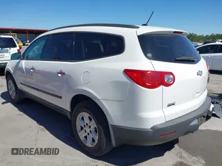2012 Chevrolet Traverse LS z VIN 1GNKREED8CJ125437, wystawiony jako IAAI lot #42073517 z przebiegiem 48 433 mil mil oraz . Historia ofert i sprzedaży dostępna na DreamBid. Obrazek 3.