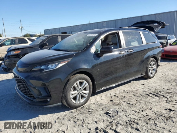 2021 Toyota Sienna XSE with VIN 5TDDSKFC4MS003141, listed as a Copart auction lot 86877074 with 95,297 mi miles and Salvage Title. Bid and sale history available at carsss.com. Image 1.