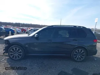 2022 BMW X7 M50i z VIN 5UXCX6C01N9L99140, wystawiony jako IAAI lot #41697545 z przebiegiem 60 972 mil mil oraz . Historia ofert i sprzedaży dostępna na DreamBid. Obrazek 14.