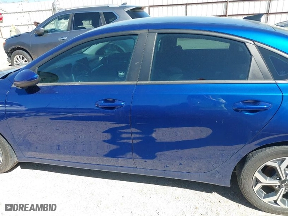 2021 Kia Forte LXS with VIN 3KPF24AD2ME372904, listed as a IAAI auction lot 41798077 with NaN miles. Bid and sale history available at carsss.com. Image 14.