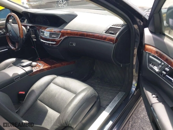 2012 Mercedes-Benz S-Class S 550 with VIN WDDNG9EB6CA432600, listed as a IAAI auction lot 41932873 with 98,117 mi miles. Bid and sale history available at carsss.com. Image 5.