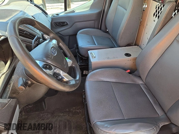 2016 Ford Transit Cargo z VIN 1FTYE1YM9GKB15647, wystawiony jako IAAI lot #42575776 z przebiegiem 235 520 mil mil oraz . Historia ofert i sprzedaży dostępna na DreamBid. Obrazek 9.