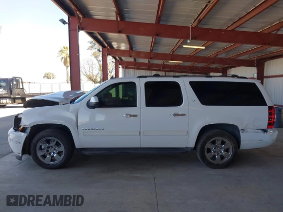 2014 Chevrolet Suburban LT with VIN 1GNSCJE04ER230536, listed as a IAAI auction lot 41666737 with 152,812 mi miles. Bid and sale history available at carsss.com. Image 14.