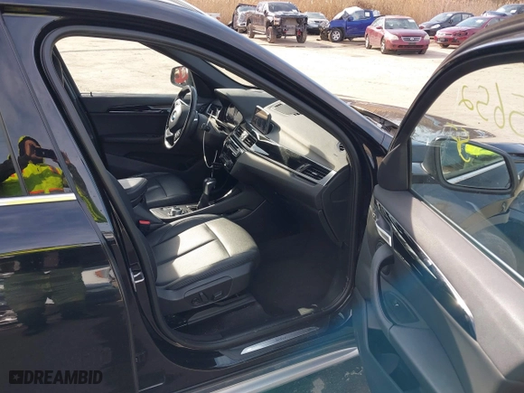 2019 BMW X1 xDrive28i with VIN WBXHT3C51K5L89758, listed as a IAAI auction lot 41535652 with 96,612 mi miles. Bid and sale history available at carsss.com. Image 5.