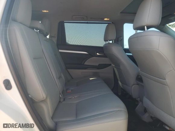 2015 Toyota Highlander XLE with VIN 5TDJKRFH1FS200598, listed as a Copart auction lot 48553115 with 204,528 mi miles and Salvage Title. Bid and sale history available at carsss.com. Image 11.