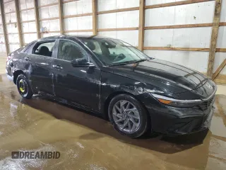 2024 Hyundai Elantra SEL z VIN KMHLM4DG5RU747885, wystawiony jako Copart lot #60958555 z przebiegiem 28 333 mil mil oraz Czysty tytuł • Clean title. Historia ofert i sprzedaży dostępna na DreamBid. Obrazek 4.