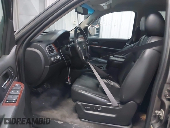 2011 Chevrolet Tahoe LT with VIN 1GNSKBE03BR268246, listed as a IAAI auction lot 41434862 with 250,991 mi miles and . Bid and sale history available at DreamBid. Image 5.