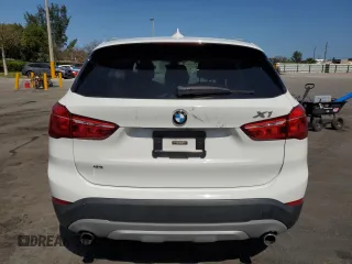 2018 BMW X1 xDrive28i z VIN WBXHT3C36J5K29503, wystawiony jako Copart lot #53448805 z przebiegiem 83 186 mil mil oraz Szkody całkowita. Historia ofert i sprzedaży dostępna na DreamBid. Obrazek 6.