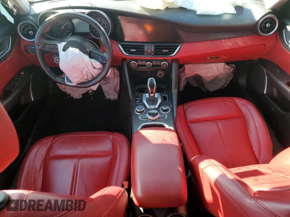 2021 Alfa Romeo Giulia z VIN ZARFAMAN5M7648056, wystawiony jako Copart lot #87389744 z przebiegiem Nie podano mil oraz Czysty tytuł • Clean title. Historia ofert i sprzedaży dostępna na DreamBid. Obrazek 8.