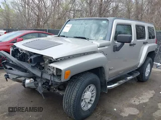 2008 Hummer H3 Luxury z VIN 5GTEN13E888134264, wystawiony jako IAAI lot #41884147 z przebiegiem 154 901 mil mil oraz . Historia ofert i sprzedaży dostępna na DreamBid. Obrazek 2.