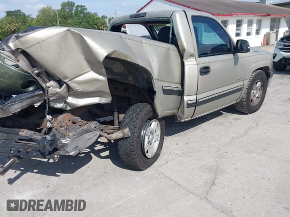 2002 Chevrolet Silverado 1500 with VIN 1GCEC14W12Z347272, listed as a IAAI auction lot 42080486 with 318,858 mi miles. Bid and sale history available at carsss.com. Image 4.