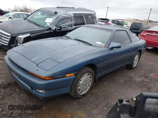 1986 Toyota Supra z VIN JT2MA70L1G0003588, wystawiony jako IAAI lot #41947537 z przebiegiem 110 979 mil mil oraz . Historia ofert i sprzedaży dostępna na DreamBid. Obrazek 2.