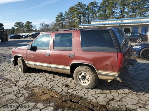 1999 Chevrolet Tahoe with VIN 1GNEC13RXXJ385740, listed as a Copart auction lot 86870484 with 271,302 mi miles and Salvage Title. Bid and sale history available at carsss.com. Image 2.