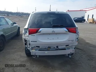 2016 Mitsubishi Outlander GT z VIN JA4JZ4AXXGZ010676, wystawiony jako IAAI lot #41527681 z przebiegiem 71 866 mil mil oraz . Historia ofert i sprzedaży dostępna na DreamBid. Obrazek 16.