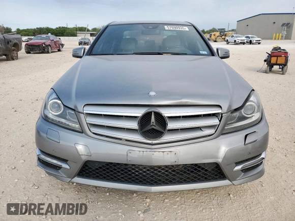 2013 Mercedes-Benz C 350 Sport с VIN WDDGF5HB1DA818794, выставлен на аукционе Copart как лот 57690935 с пробегом 166 511 миль миль и Списание • Salvage title. История ставок и продаж доступна на DreamBid. Изображение 5.
