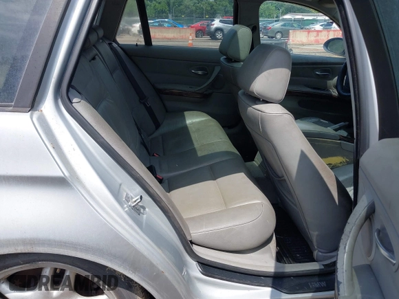 2006 BMW 3 Series 325xi with VIN WBAVT135X6KW22139, listed as a IAAI auction lot 42780030 with 222,216 mi miles and . Bid and sale history available at DreamBid. Image 8.