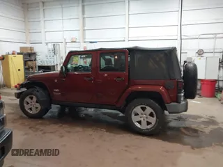 2008 Jeep Wrangler Unlimited Sahara z VIN 1J4GA59178L514002, wystawiony jako IAAI lot #41949717 z przebiegiem Nie podano mil oraz . Historia ofert i sprzedaży dostępna na DreamBid. Obrazek 14.