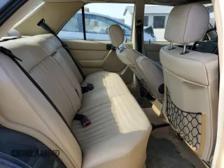 1986 Mercedes-Benz 300 E z VIN WDBEA30D7GA264150, wystawiony jako Copart lot #48736065 z przebiegiem 139 066 mil mil oraz Czysty tytuł • Clean title. Historia ofert i sprzedaży dostępna na DreamBid. Obrazek 10.