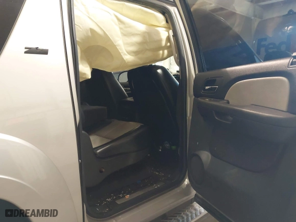 2007 Chevrolet Suburban LTZ with VIN 3GNFC16057G264519, listed as a IAAI auction lot 41641397 with 235,431 mi miles. Bid and sale history available at carsss.com. Image 8.