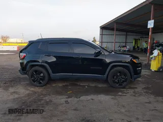 2019 Jeep Compass Latitude z VIN 3C4NJDBB7KT595637, wystawiony jako IAAI lot #41147396 z przebiegiem 107 208 mil mil oraz . Historia ofert i sprzedaży dostępna na DreamBid. Obrazek 13.