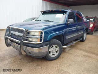 2005 Chevrolet Avalanche LS with VIN 3GNEC12Z95G115267, listed as a IAAI auction lot 41832134 with 223,690 mi miles. Bid and sale history available at carsss.com. Image 2.
