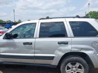 2005 Jeep Grand Cherokee Laredo z VIN 1J4GR48K35C515589, wystawiony jako IAAI lot #42452874 z przebiegiem 253 743 mil mil oraz . Historia ofert i sprzedaży dostępna na DreamBid. Obrazek 14.