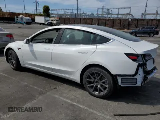 2020 Tesla Model 3 Standard Range Plus z VIN 5YJ3E1EA6LF634067, wystawiony jako Copart lot #50718645 z przebiegiem 26 605 mil mil oraz Szkoda całkowita • Salvage title. Historia ofert i sprzedaży dostępna na DreamBid. Obrazek 2.