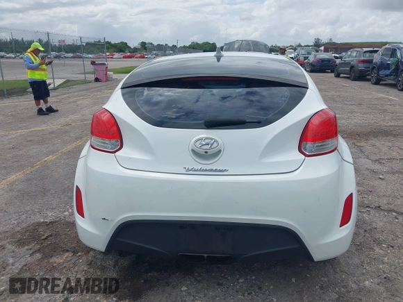 2015 Hyundai Veloster z VIN KMHTC6AD7FU222377, wystawiony jako IAAI lot #42000787 z przebiegiem 150 582 mil mil oraz . Historia ofert i sprzedaży dostępna na DreamBid. Obrazek 16.
