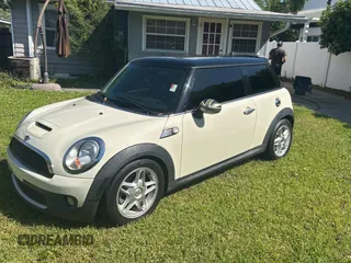 2007 MINI Hardtop S with VIN WMWMF73527TL89620, listed as a Copart auction lot 52344035 with 105,600 mi miles and Clean Title. Bid and sale history available at DreamBid. Image 2.