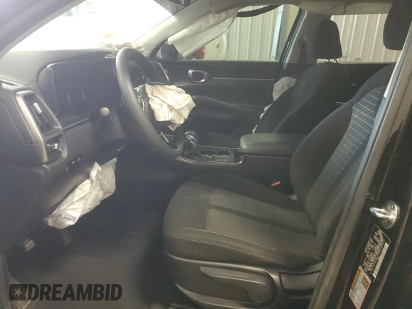 2022 Kia Sorento LX z VIN 5XYRGDLC8NG083601, wystawiony jako Copart lot #42580075 z przebiegiem 28 725 mil mil oraz Szkoda całkowita • Salvage title. Historia ofert i sprzedaży dostępna na DreamBid. Obrazek 7.