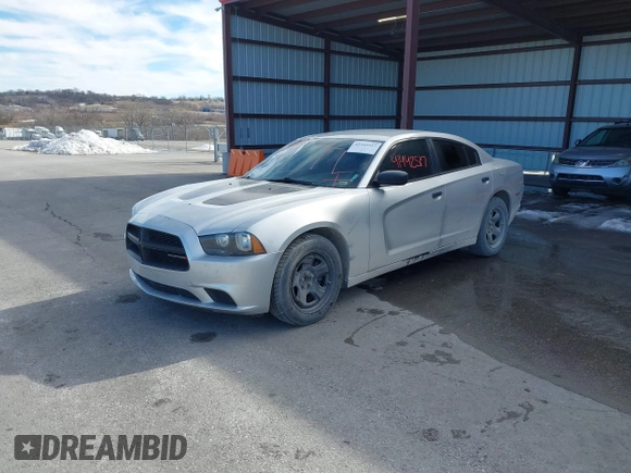 2013 Dodge Charger Police z VIN 2C3CDXAT1DH642347, wystawiony jako IAAI lot #41442517 z przebiegiem 193 232 mil mil oraz . Historia ofert i sprzedaży dostępna na DreamBid. Obrazek 2.