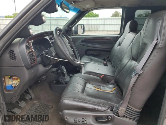 1999 Dodge 2500 z VIN 1B7KF2361XJ509781, wystawiony jako Copart lot #57282495 z przebiegiem 135 666 mil mil oraz Szkoda całkowita • Salvage title. Historia ofert i sprzedaży dostępna na DreamBid. Obrazek 7.