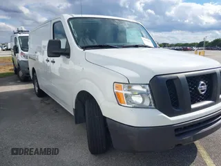 2018 Nissan NV Cargo S z VIN 1N6BF0KMXJN802175, wystawiony jako IAAI lot #41650407 z przebiegiem 76 636 mil mil oraz . Historia ofert i sprzedaży dostępna na DreamBid. Obrazek 1.