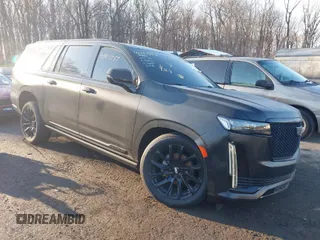 2022 Cadillac Escalade ESV Sport Platinum z VIN 1GYS4RKL0NR261957, wystawiony jako IAAI lot #41410757 z przebiegiem 70 874 mil mil oraz . Historia ofert i sprzedaży dostępna na DreamBid. Obrazek 1.
