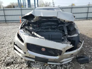 2017 Jaguar F-Pace 35t Prestige z VIN SADCK2BV4HA881436, wystawiony jako Copart lot #54602595 z przebiegiem 154 774 mil mil oraz Szkoda całkowita • Salvage title. Historia ofert i sprzedaży dostępna na DreamBid. Obrazek 5.