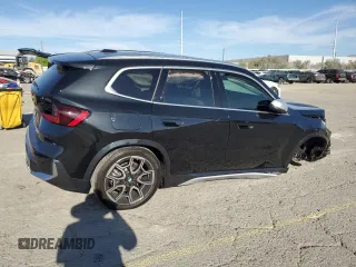 2024 BMW X1 xDrive28i z VIN WBX73EF02R5Z31516, wystawiony jako Copart lot #52913595 z przebiegiem Nie podano mil oraz Szkody całkowita. Historia ofert i sprzedaży dostępna na DreamBid. Obrazek 3.