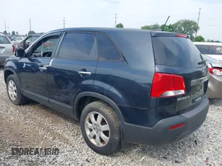 2013 Kia Sorento LX с VIN 5XYKT4A14DG338676, выставлен на аукционе IAAI как лот 42795915 с пробегом 138 457 миль миль и . История ставок и продаж доступна на DreamBid. Изображение 3.